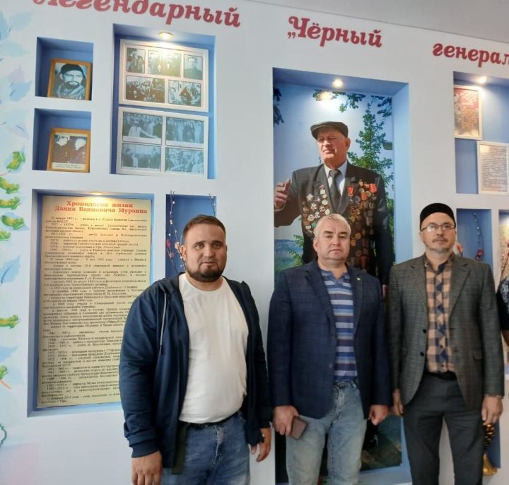 Актаныш тарихчылары Бөек Җиңүгә зур өлеш керткән «Кара генерал» Даян Мурзинның туган ягына барды