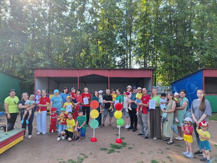 «Ромашка» бакчасында әти-әниләр белән оештырылган чара Бөтендөнья светофор көненә багышланды