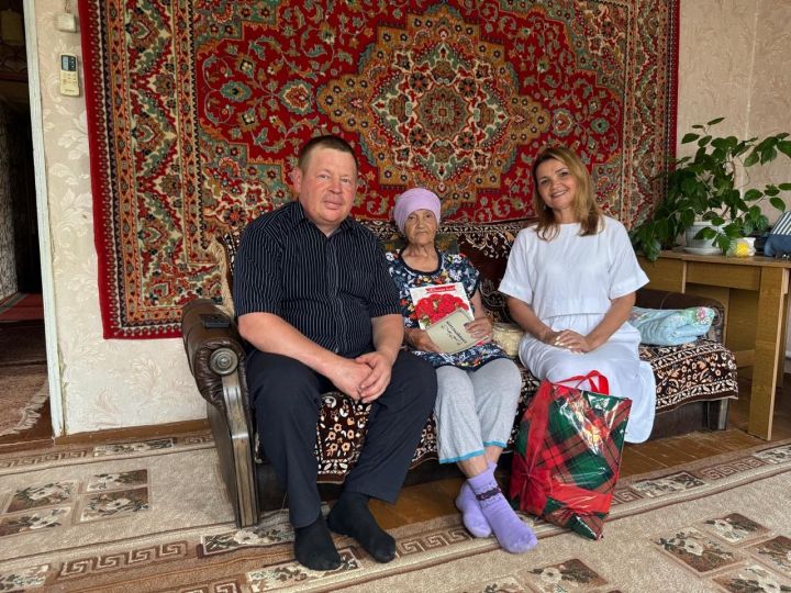 Халык сәламәтлеге сагында хезмәт куйган райондашыбыз 90 яшьлек юбилеен каршылады