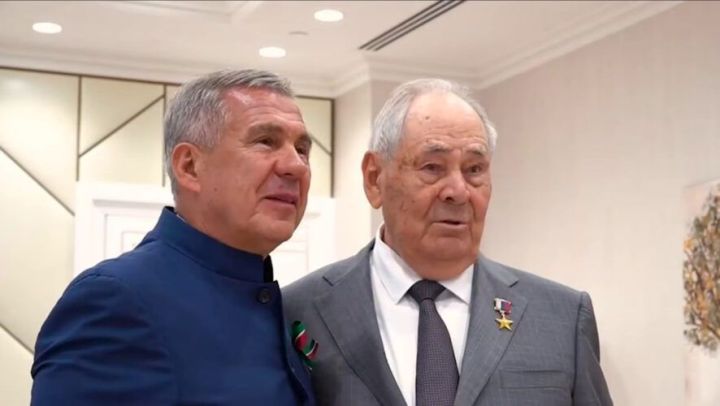 «Эпоха кешесе»: Рөстәм Миңнеханов Минтимер Шәймиевне туган көне белән котлады