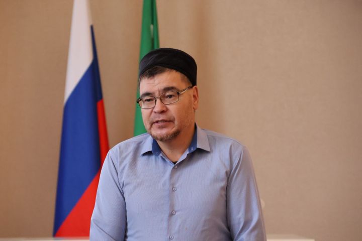 Раил хәзрәт Мәхмүтов: «Әти — гаиләнең фундаменталь терәге»