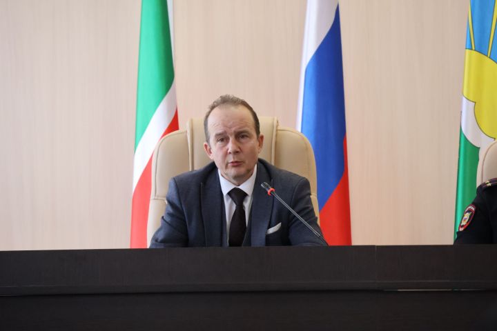 Илфак Бариев балалар иминлеген тәэмин итү чараларына аерым игътибар юнәлтте
