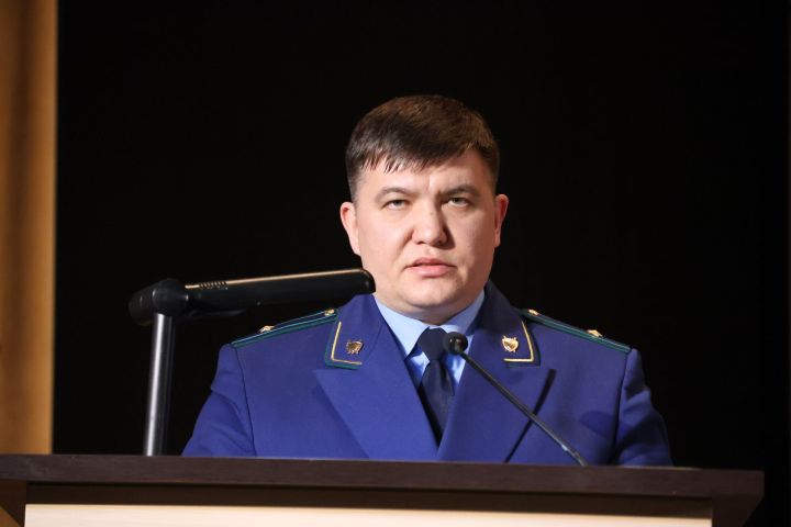 Актаныш районы прокуроры балигъ булмаганнар иминлеген тәэмин итү буенча ата-аналар алдында чыгыш ясады