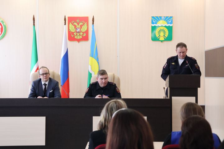Актаныш районында юл хәрәкәте иминлеге комиссиясенең киңәйтелгән утырышы узды