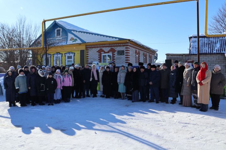 Роберт Сәлахиев исеме күңелләрдә мәңге калачак: Татар Суыксуы авылында мемориаль такта ачылды