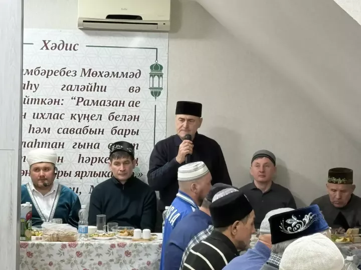 Казандагы Актаныш якташлар җәмгыяте җитәкчесе Вәсим Вахитов туган ягында ифтар мәҗлесе оештырды