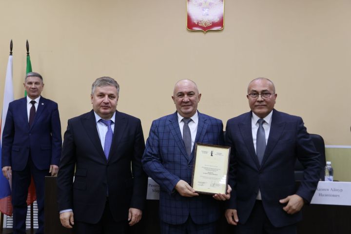 Актаныш районы судының иң яхшы хезмәткәрләрен бүләкләделәр