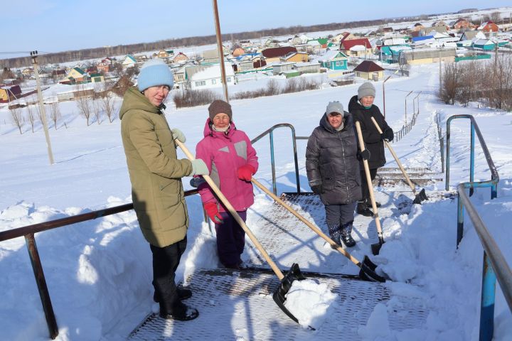Хезмәтегез олы хөрмәткә лаек!