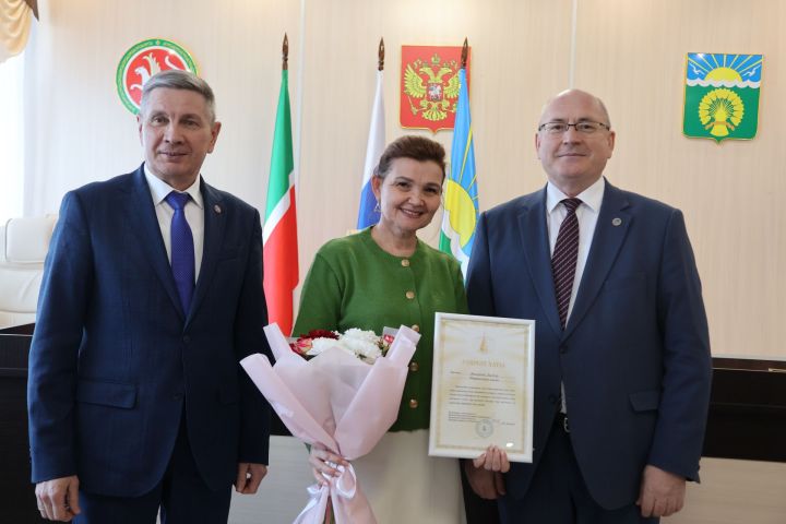 Райондашларыбыз Бөтендөнья татар конгрессының рәхмәт хаты белән бүләкләнде