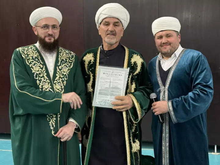 Мөфти Камил хәзрәт Сәмигуллин эшлекле сәфәр барышында  Актаныш районы имамнарына шәһадәтнамәләр тапшырды