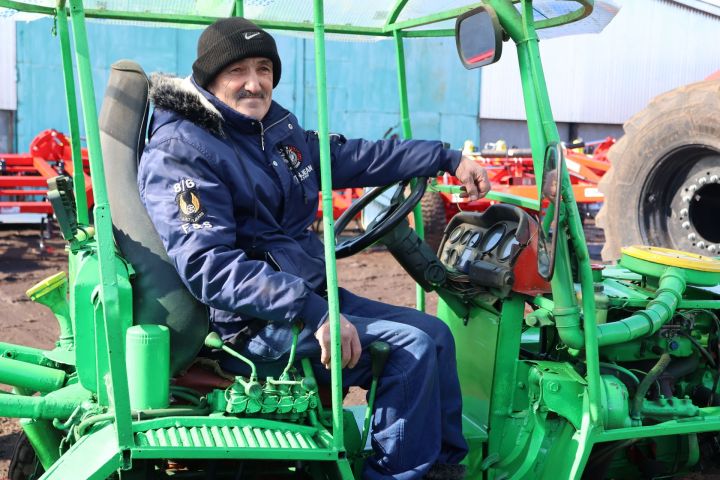 Пучы Кулибины бәрәңге утырта торган трактор ясаган
