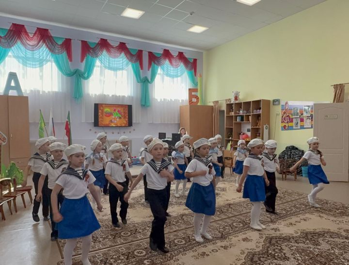 Кирәкми безгә кан кою, Кирәкми безгә сугыш!