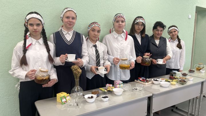 Шифалы үләннәр дөньясында: Актанышның беренче мәктәбендә «Фиточәй» проекты уңышлы тормышка ашырыла