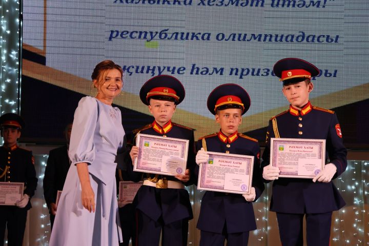 «Ватанга хезмәт итәм!»: Хәсән Заманов исемендәге кадет мәктәбе республикада сынатмады