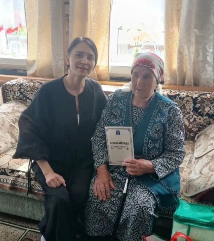 Хөрмәтле юбилярга — изге теләкләр
